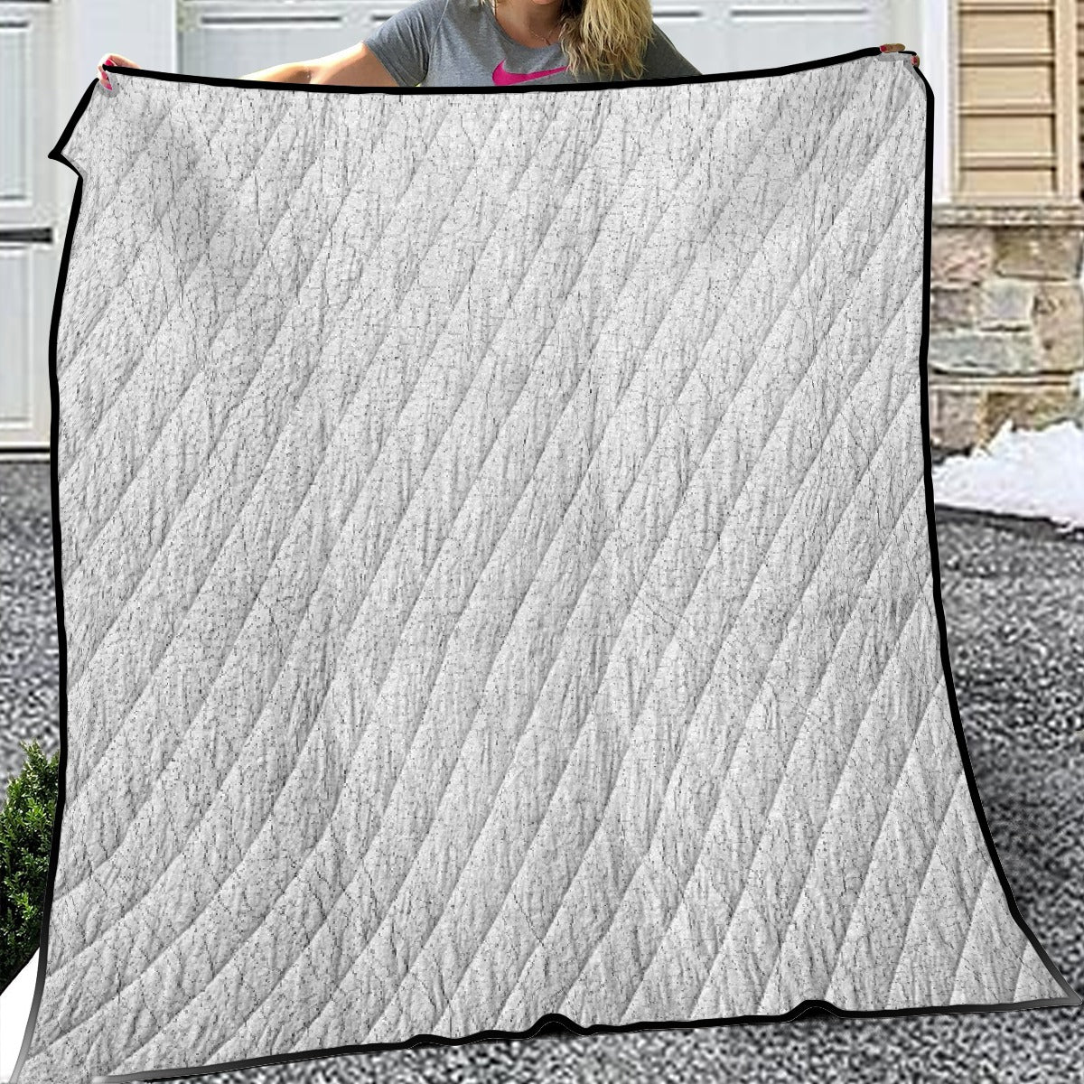 Lightweight & Breathable Quilt With Edge-wrapping Strips