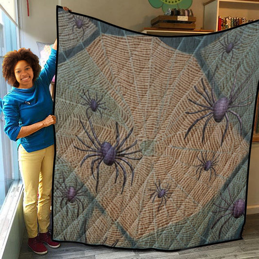 Lightweight & Breathable Quilt With Edge-wrapping Strips