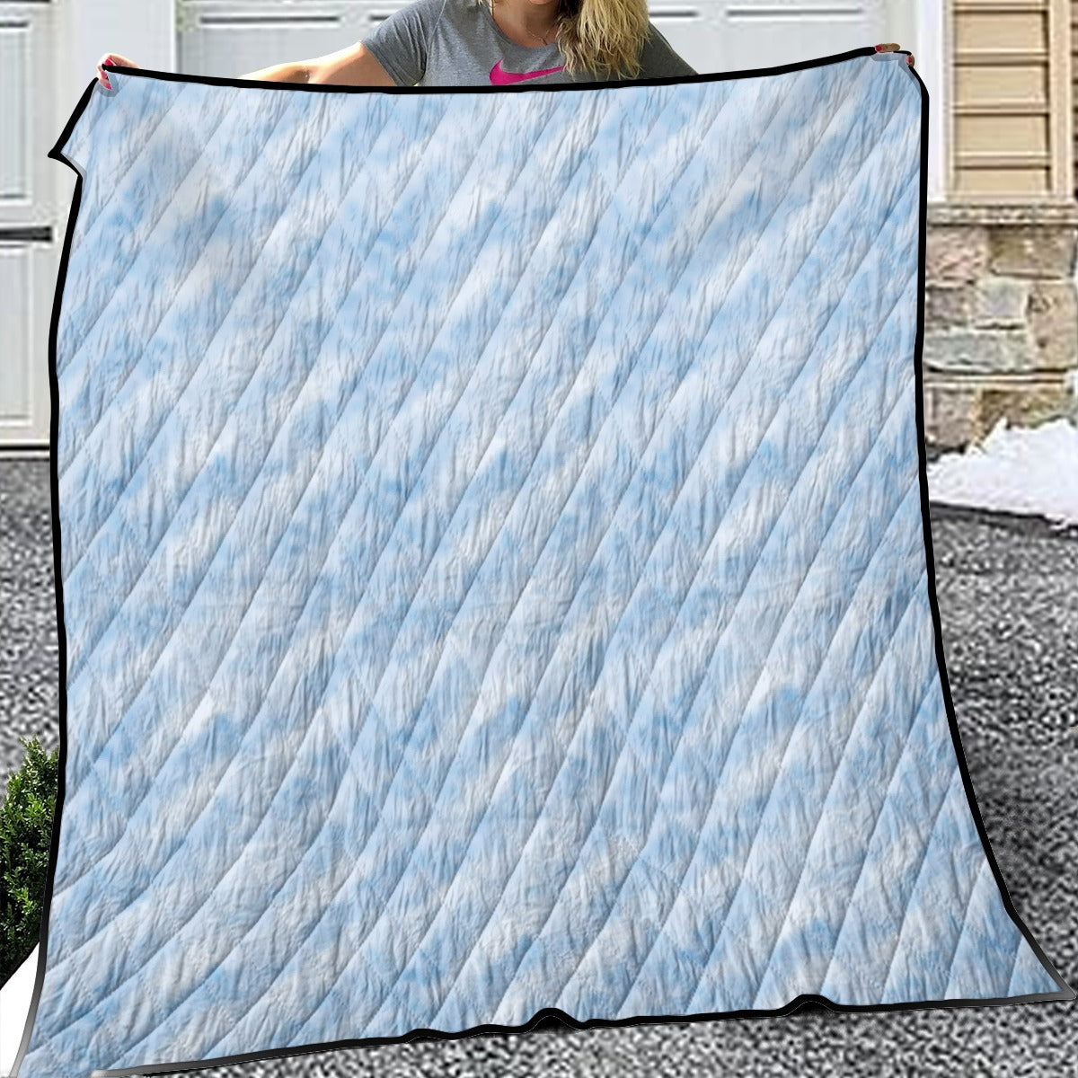 Lightweight & Breathable Quilt With Edge-wrapping Strips