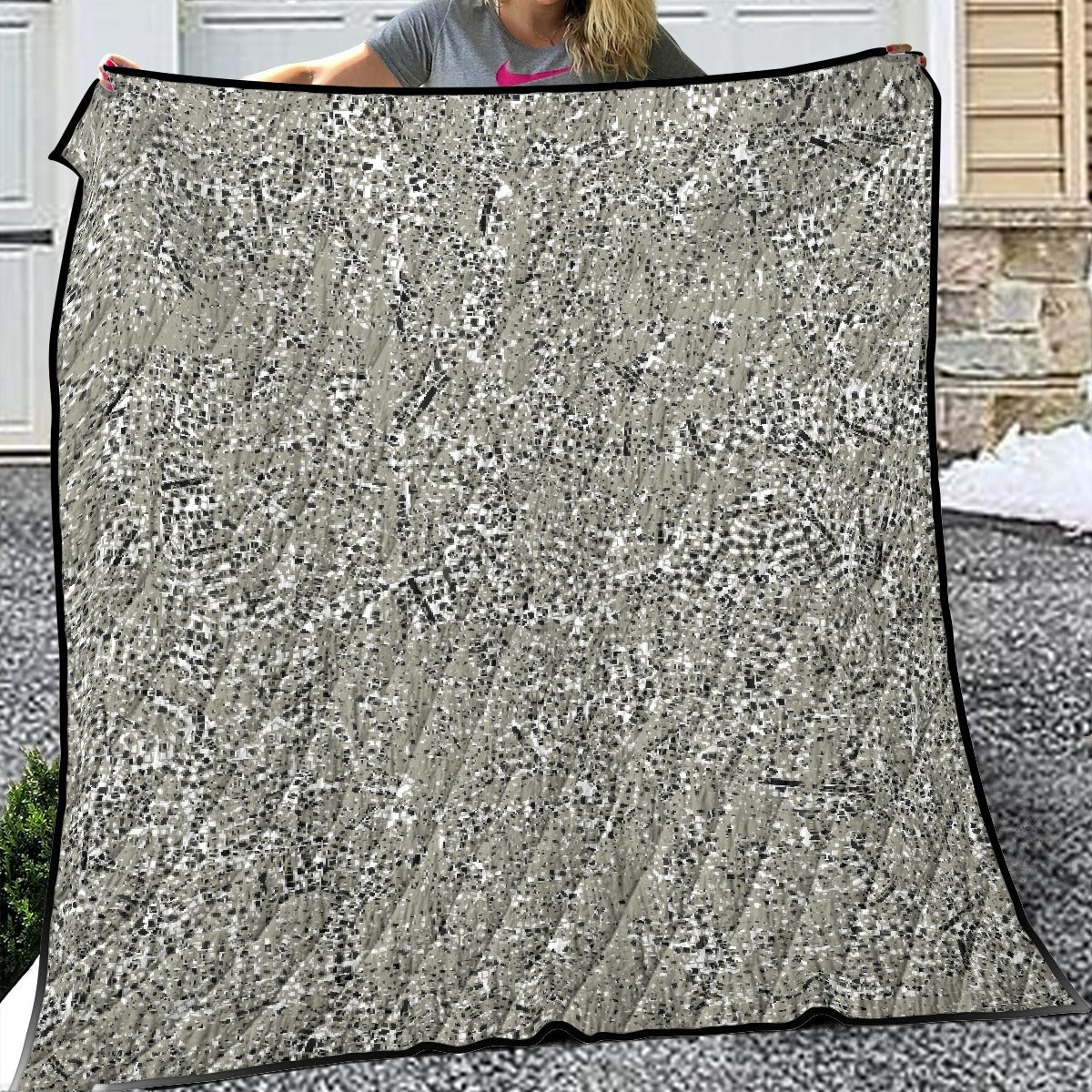 Lightweight & Breathable Quilt With Edge-wrapping Strips