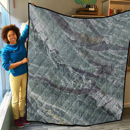 Lightweight & Breathable Quilt With Edge-wrapping Strips