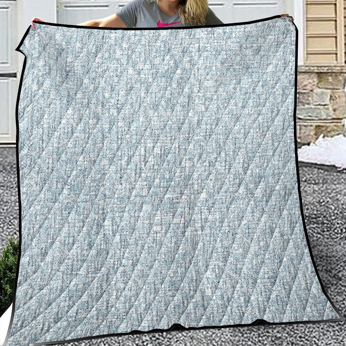 Lightweight & Breathable Quilt With Edge-wrapping Strips